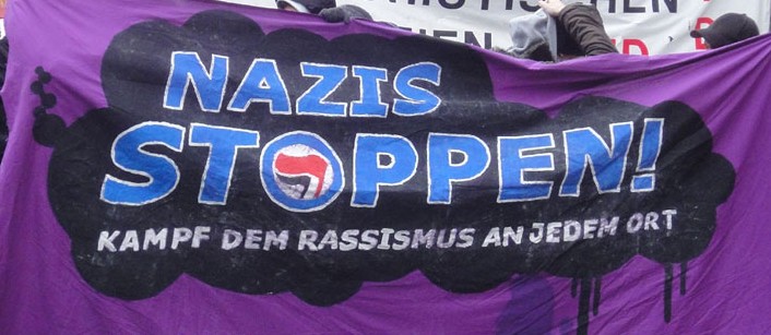 Kampf dem Rassismus an jedem Ort BannerNazis